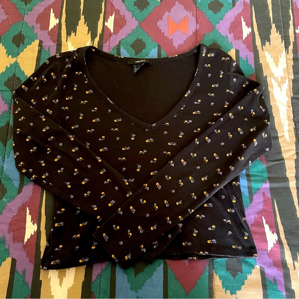 Forever 21 V-Neck Cropped Tee